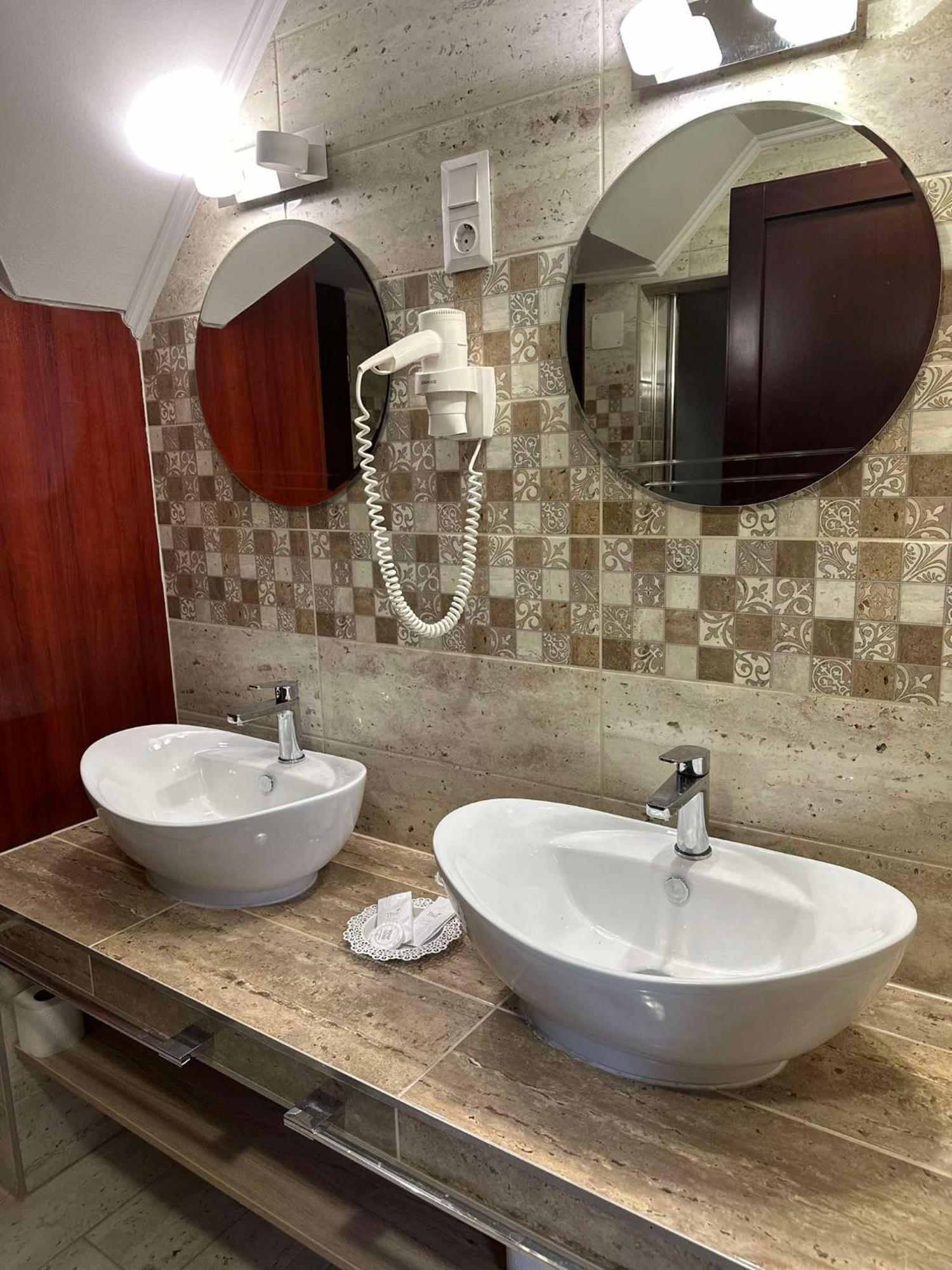 Aqua Villa Eger Luaran gambar